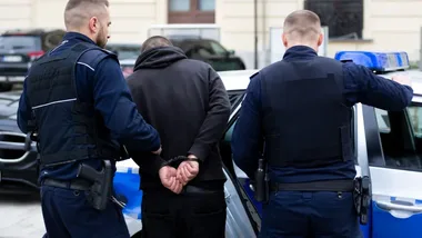 Gaz pieprzowy i kominiarki w mieszkaniu. Trzech podejrzanych w areszcie