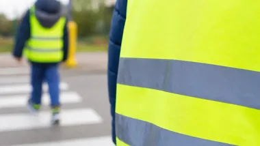 Odblask widoczny ze 150 metrów. Policja przypomina o nim dzieciom w Gdyni