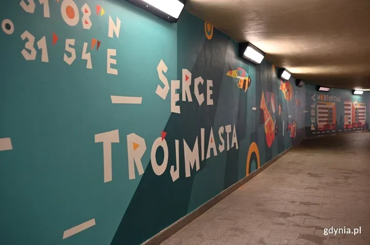215 metrów kwadratowych kolorów. Mural inspirowany Kachem zdobi przejście