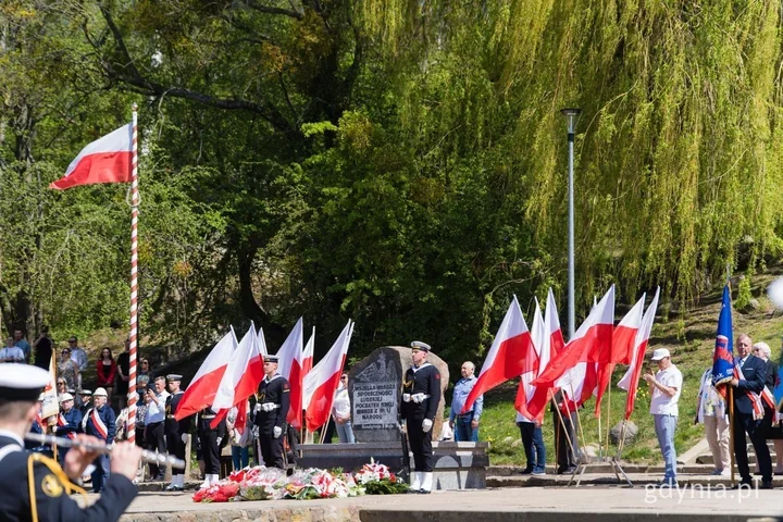 W Gdyni uczczono 3 Maja mszą i salwą z „Błyskawicy” oraz apelem pamięci