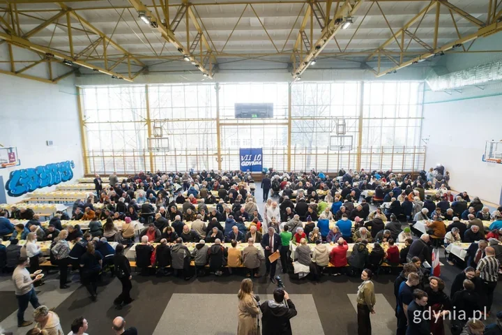 Wielkanocny stół w Gdyni znów zebrał tych, którzy zwykle świętują sami