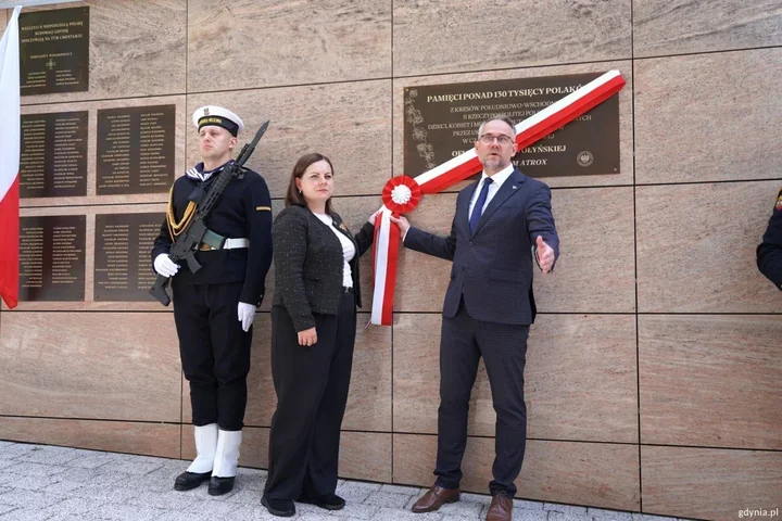 Na Witominie odsłonięto tablicę. W Gdyni przypomniano ofiary z Kresów