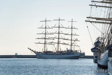 Dar Młodzieży wrócił do Gdyni z belgijskimi studentami i szykuje kolejny rejs