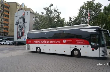 Krwiobus stanie przed gdyńską strażą. Akcja potrwa cztery godziny