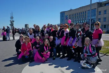 Różowe motocykle wjechały do Gdyni. Cel był ważniejszy niż pokaz