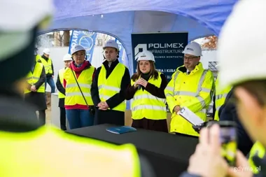 Nowa pływalnia na Chwarznie-Wiczlinie – kamień węgielny wmurowano, prace idą pełną parą