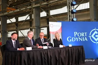Stalowe konstrukcje wracają na teren po Vistalu. Port Gdynia i FERRUM łączą siły