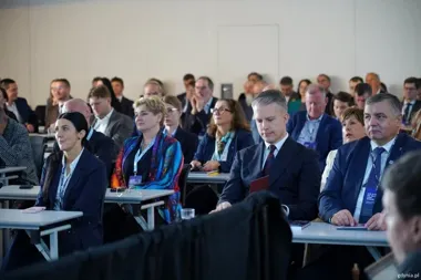 Debata o portach i technologii na 15. Transport Week w Gdyni