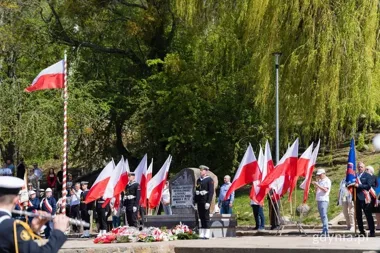 W Gdyni uczczono 3 Maja mszą i salwą z „Błyskawicy” oraz apelem pamięci