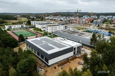 Dwa baseny i 35 mln zł inwestycji. Pływalnia na Chwarznie-Wiczlinie rośnie