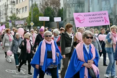 Różowa wstążka na ulicach Gdyni. Amazonki przypomniały o badaniach