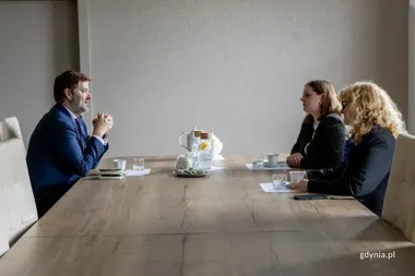 Kosowski dyplomata w Gdyni i rozmowy o jubileuszu oraz uczelniach