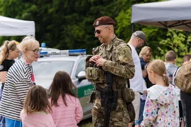 Mundurowi na Witominie. Sąsiedzkie świętowanie z pomiarem ciśnienia w tle