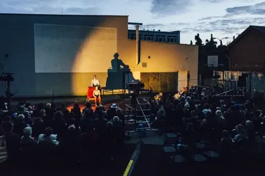 Teatr wyjdzie na ulice Gdyni. Siedem pokazów i jeden mocny temat