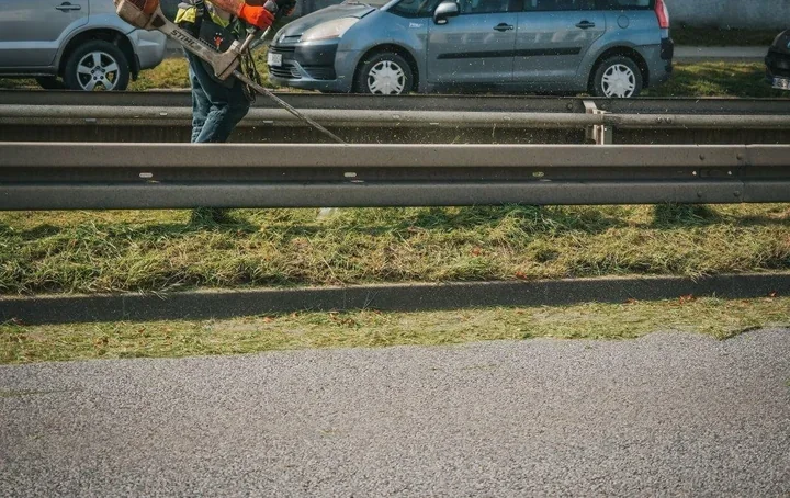 Wiosenne koszenie już trwa. Najpierw parki, bulwary i główne ulice